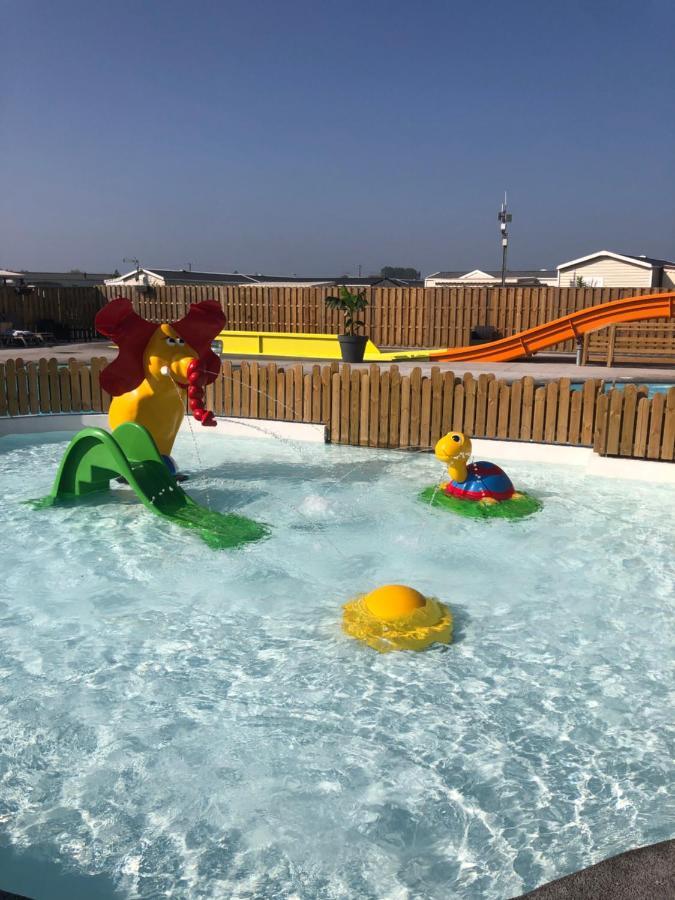 Camping La Garenne De Moncourt Рю Екстериор снимка