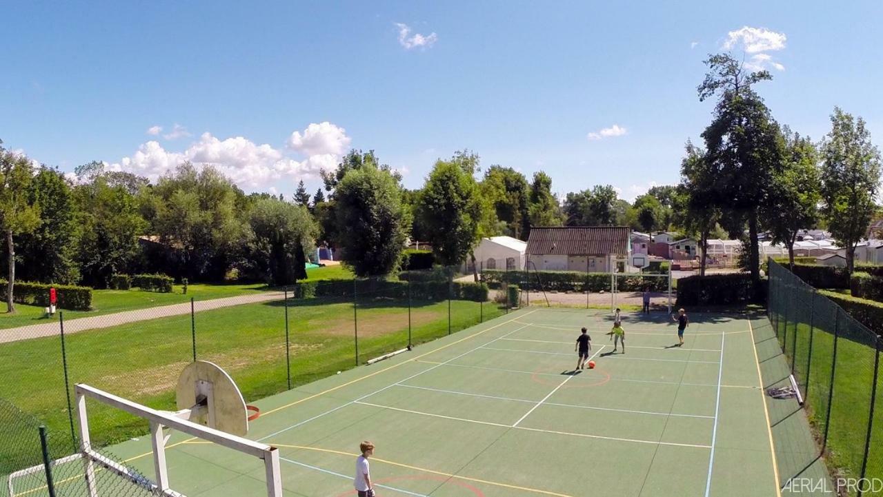 Camping La Garenne De Moncourt Рю Екстериор снимка